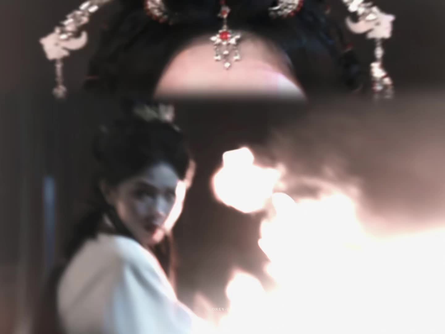 谁懂主仆两人逃跑这里… 这回真是一个帅一个美…