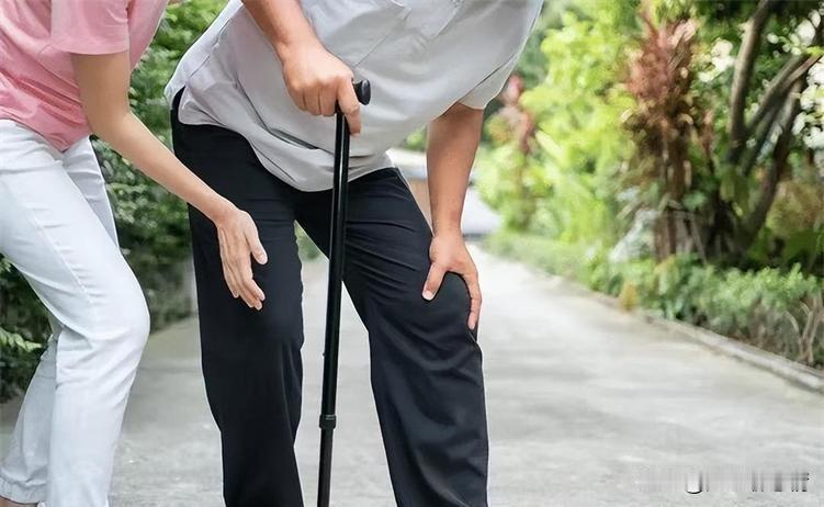 农村老年人最深沉的痛苦是什么？

是吃不上饭吗？不是。是看不起病吗？也不是。是那