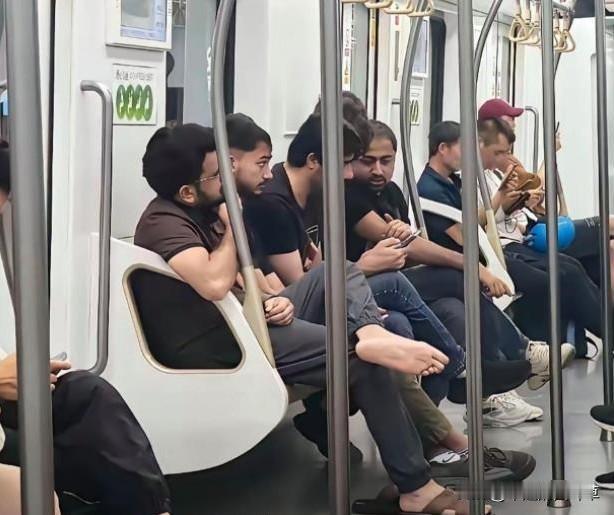 我问我舅，深圳端了37家印度人空壳公司，那些想靠假公司赖着不走的是不是该慌了？ 