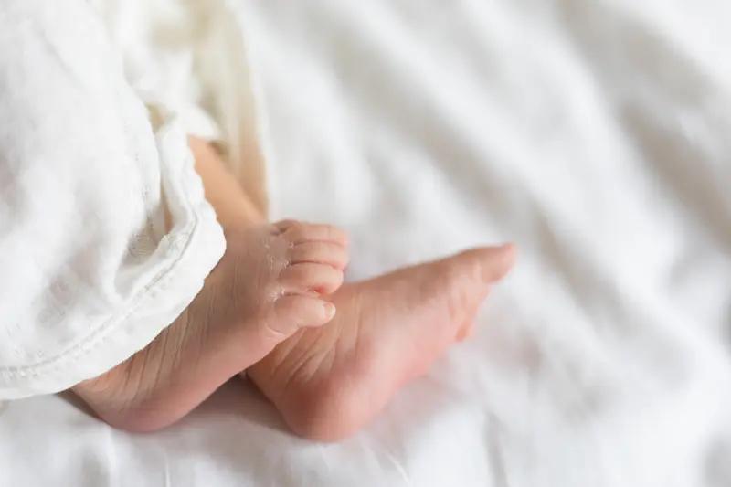 10月30日清晨，宁德师范学院附属宁德市医院，一名出生仅2小时新生儿从医院推车坠