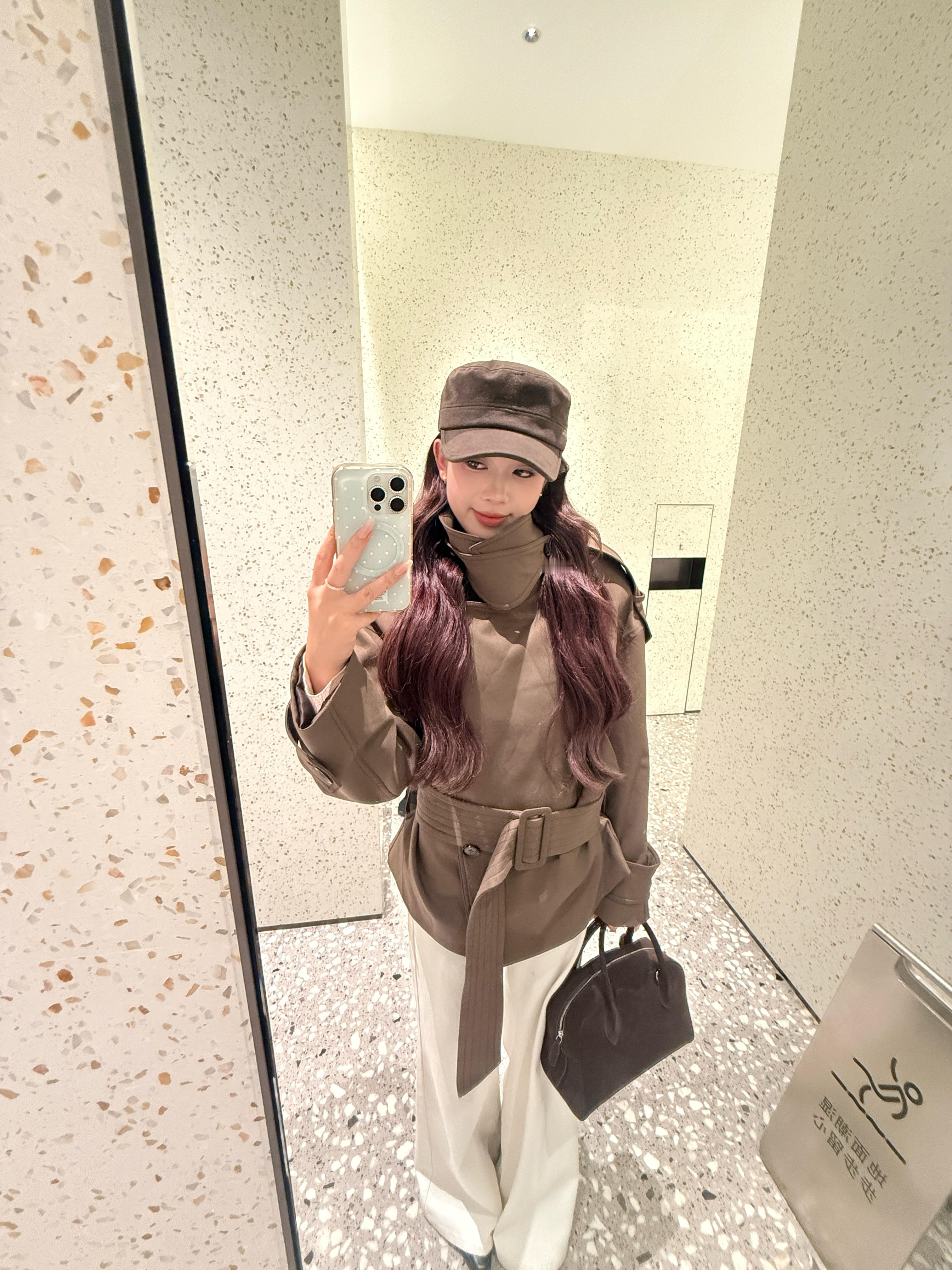 立冬快乐呀！订婚的胶片洗出来了 好喜欢（乱拼的好几天的图 别管我了 ​​​