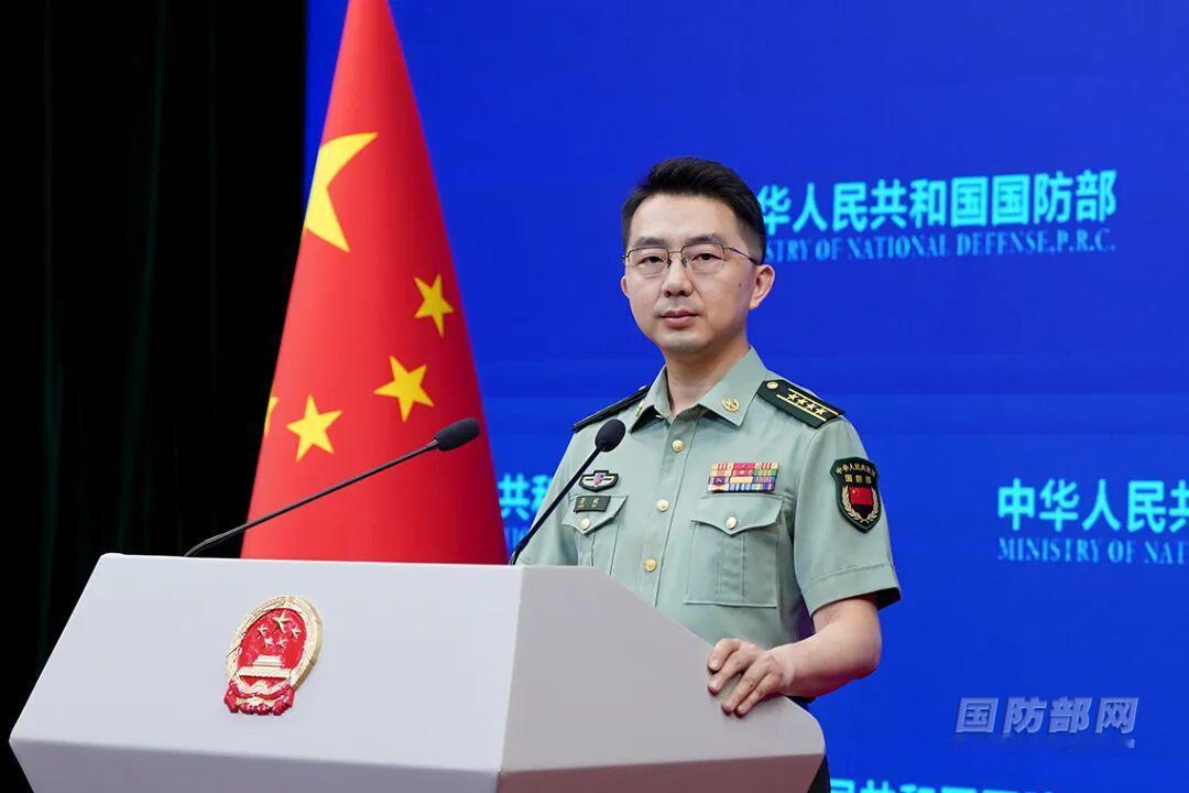 菲律宾防长登中业岛 5 天后，国防部明确表态中业岛是中国领土。目前菲律宾驻岛军警