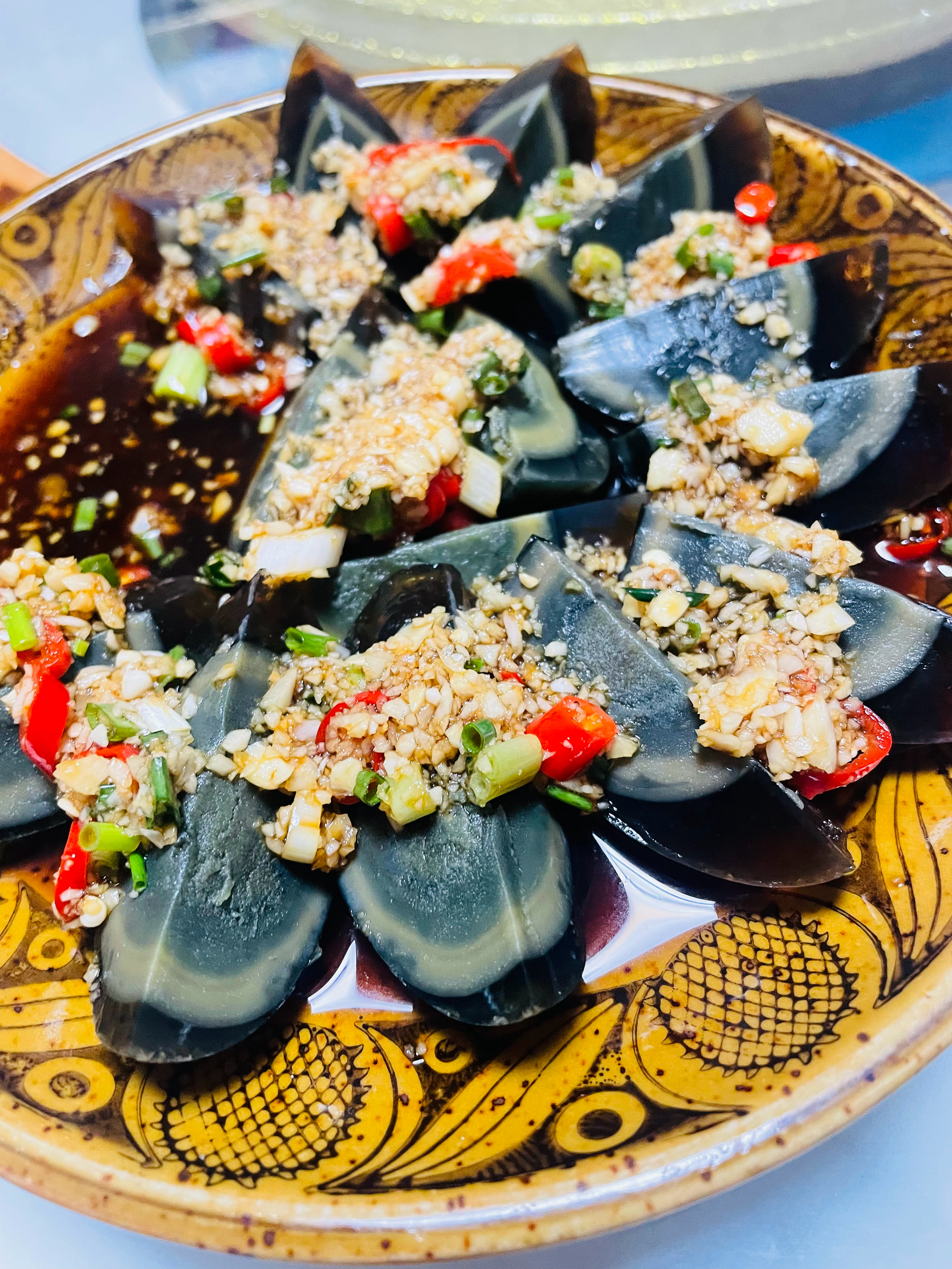 吃饱再减肥店里有微辣和江西辣 微辣 辣的我鸡爪都没敢吃
