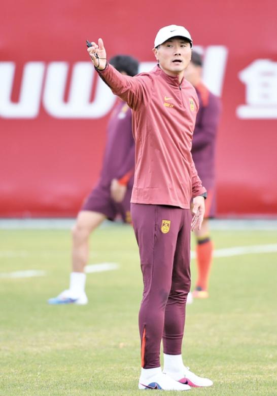 14亿人打不过15万人？
刚看到库拉索的大名单，我沉默了。
24个人，清一色荷兰