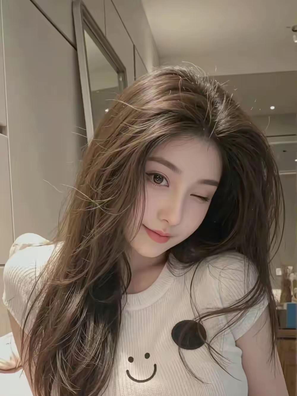 你家那位，是不是也总把最暖的那半边床让给你？
很多男人嘴上不说爱，把在乎全塞进睡