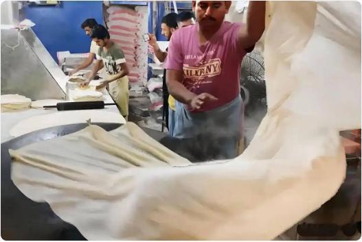 太离谱了！湖南邵阳两名印度飞饼师傅竟被认定成外籍专家，还领到了1000元慰问金，