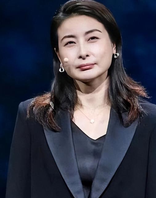 郭晶晶此刻心情，估计比吃了苍蝇还难受。她怎么也没想到，自己只是因为工作太忙，没参