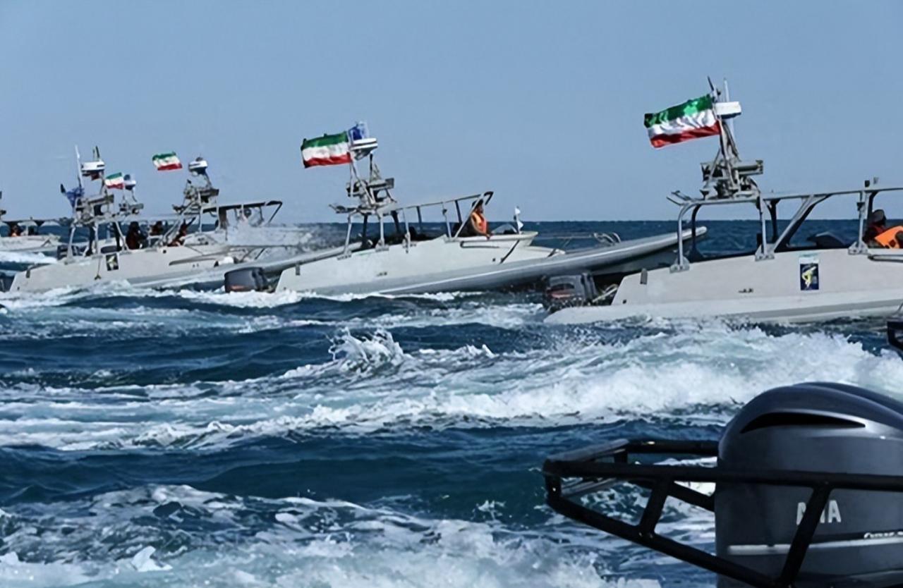 最高速度可达110节，雷达难捕捉、拦截成本高！伊朗秘密舰队威慑美军！

霍尔木兹