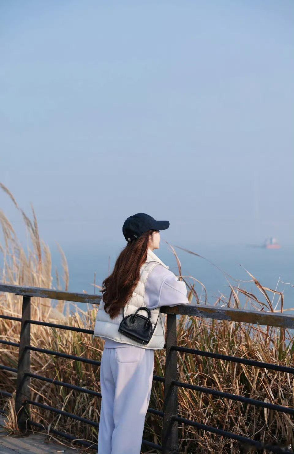 今天有事在外面处理，然后月底能看的只有消费，去年消费是麦趣尔跨年8板，今年能看的