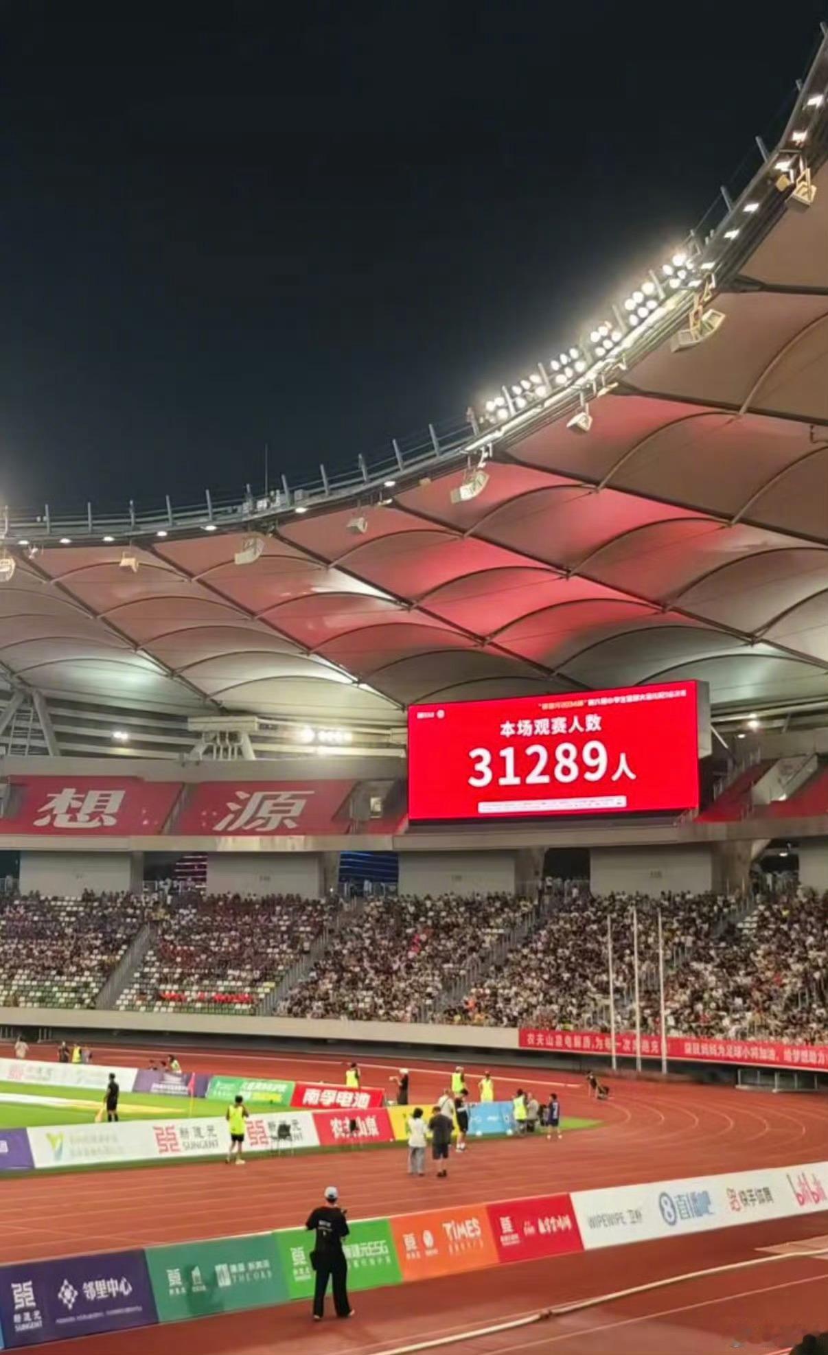 2034杯落幕第六届“2034杯”小学生足球大会在8月1日晚于苏州奥体中心落幕，
