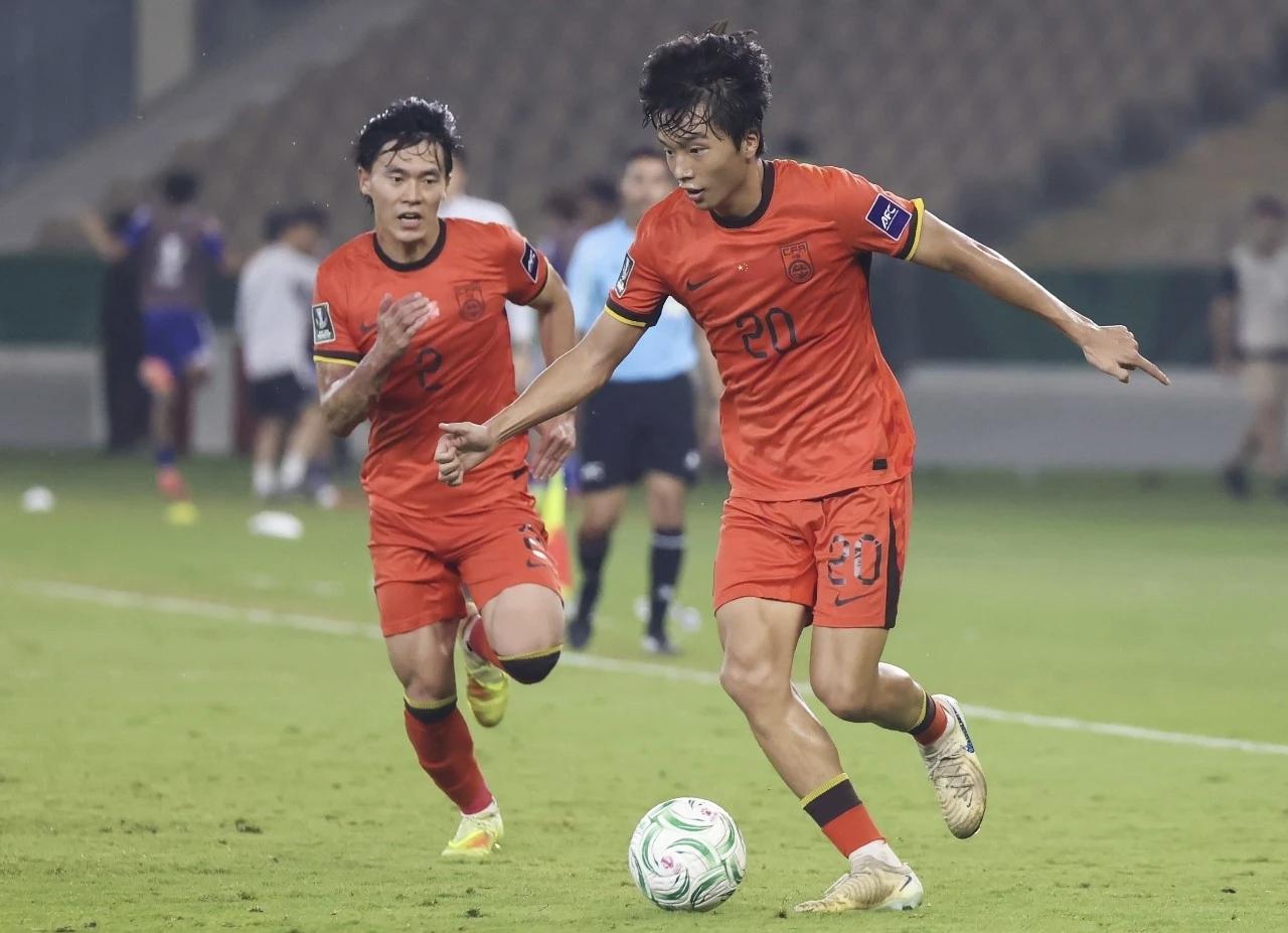 说真的，这0比4输得，一点儿不冤。

看了全场，心里憋屈，但也得认。日本队那传接