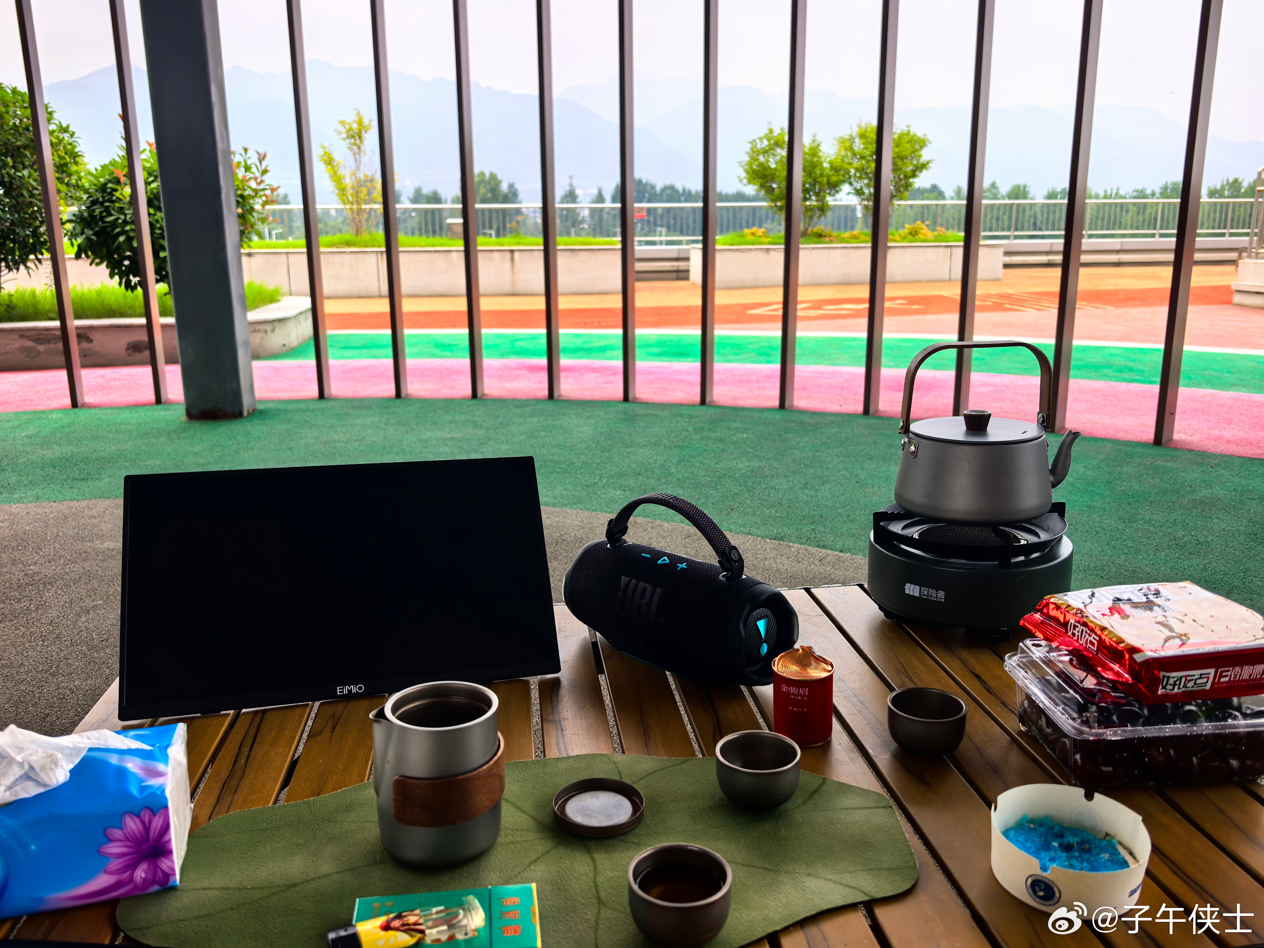 今天西安有雨，有点闷热，我一大早就开车出城，来到了秦岭山脚下。子午老汉今天要在这