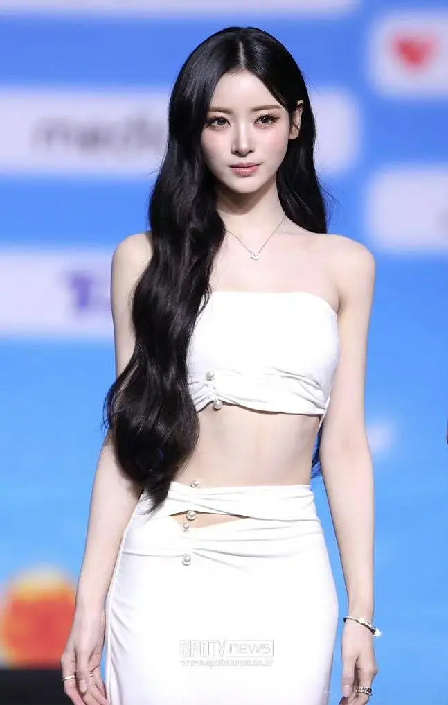 Meovv成员anna今天的新闻图，神女降临sbs歌谣大战