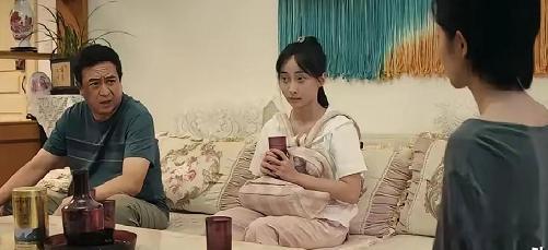《主角》最刺骨的一幕：十年养女，终抵不过一句血缘至亲 忆秦娥养了宋雨十年，手把手