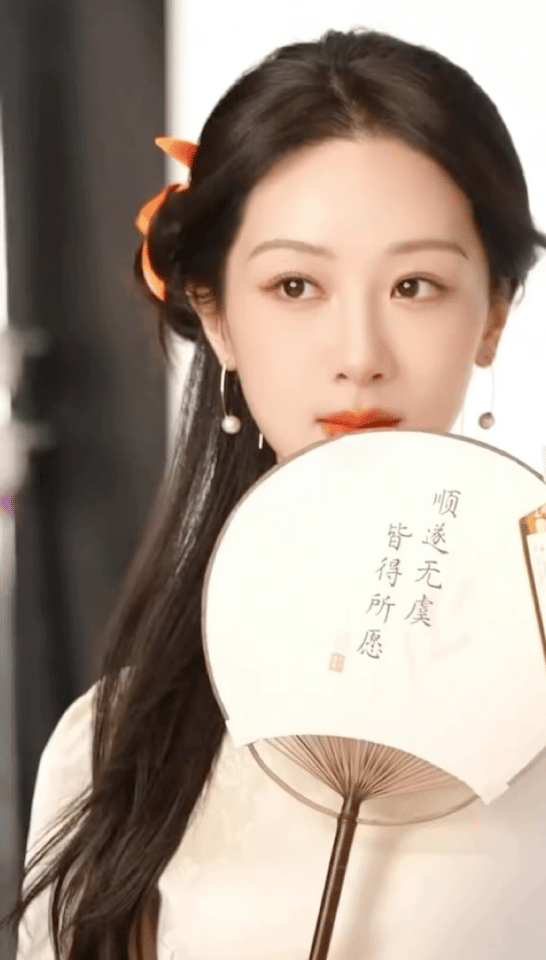 OMG。。。好喜欢这样的杨紫！我以前不会用这样的词语来形容小猴紫，可是看到这个造