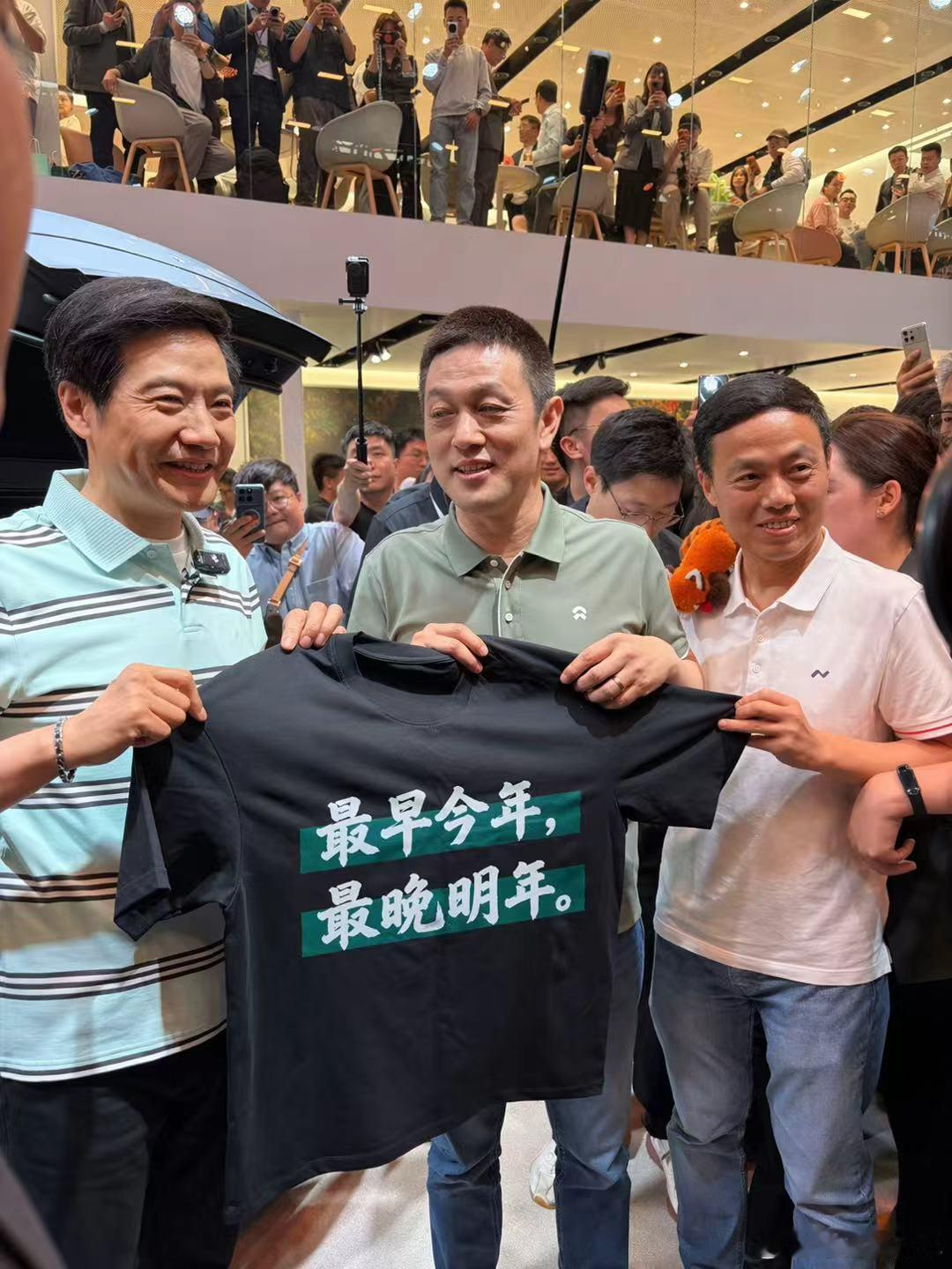 今年车展的本质是整活。 原来汽车总裁都是e人