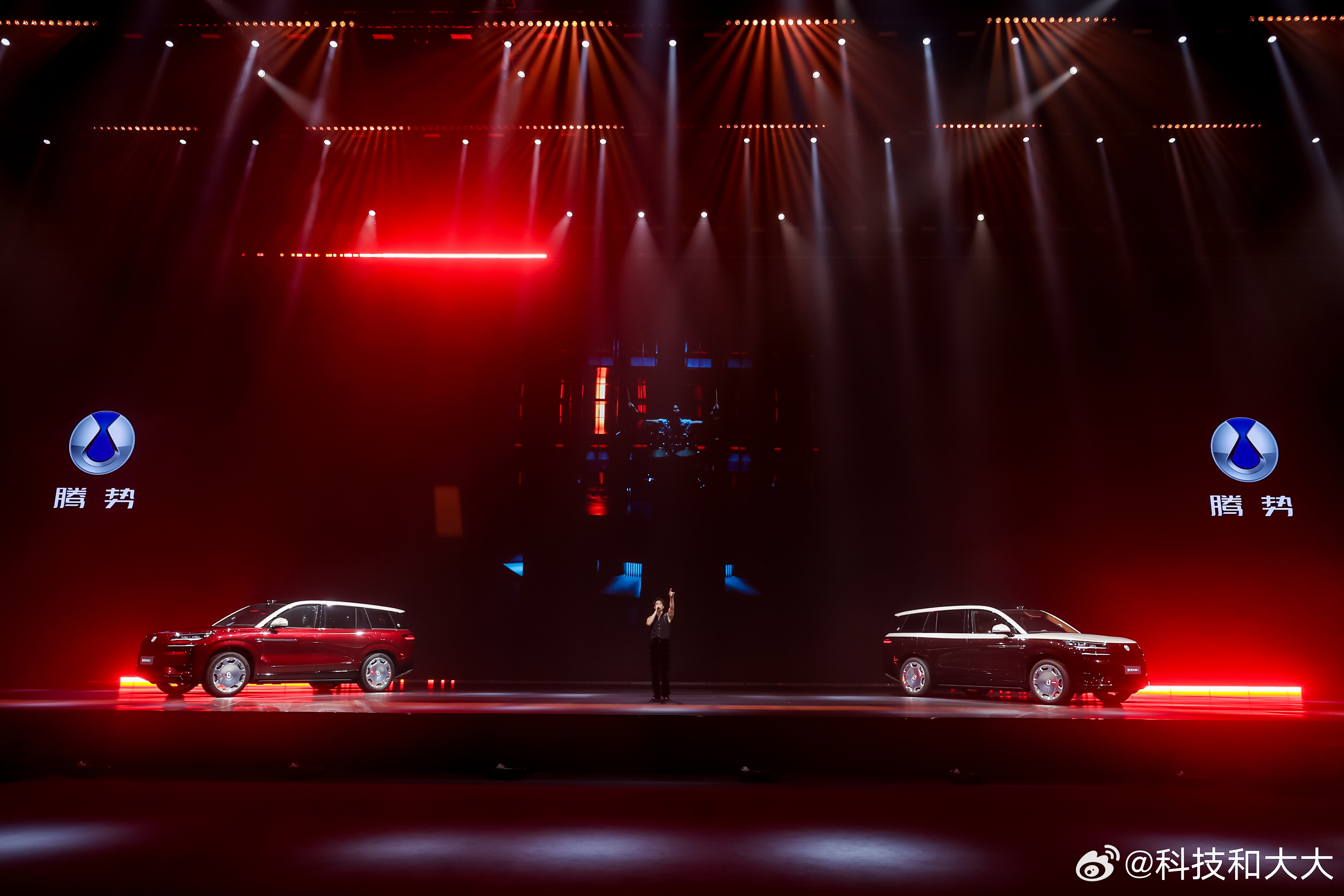 腾势N9闪充版  当腾势N9闪充版车队连成一条线，就是长沙街头最有排面的风景线。