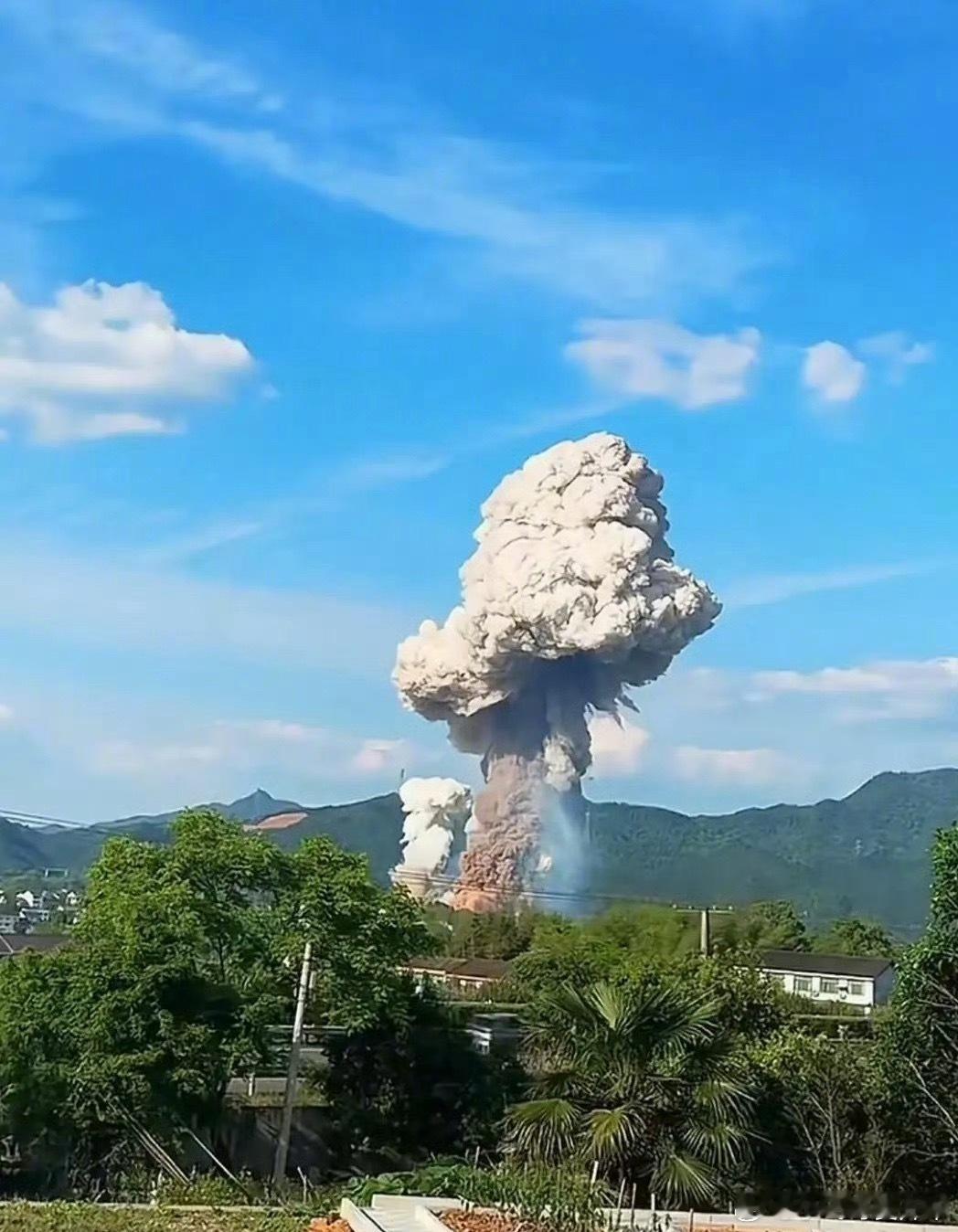 浏阳烟花厂爆炸已致21死61伤浏阳烟花爆竹企业爆炸事故现场救援有序进行浏阳烟花厂