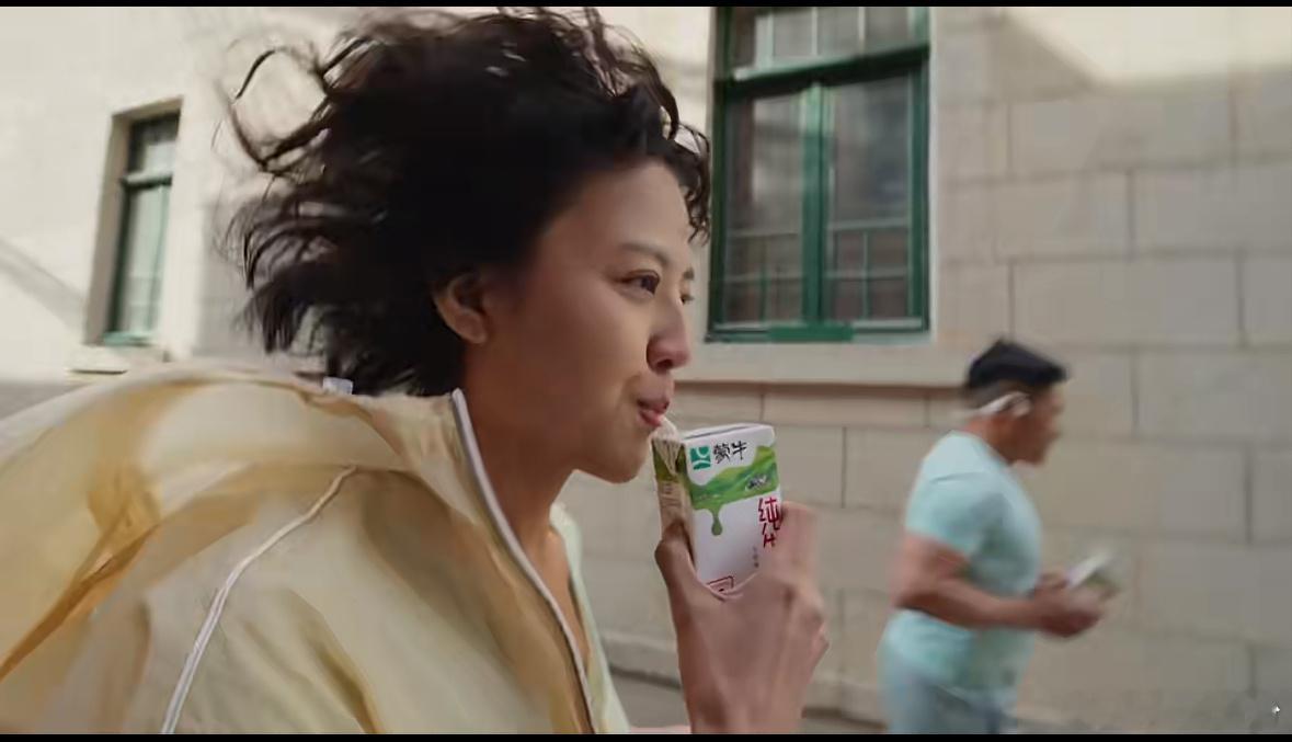 更多蒙牛牛奶 更多健康动力蒙牛百城马拉松  说起马拉松，我也是参加过一次的，不过