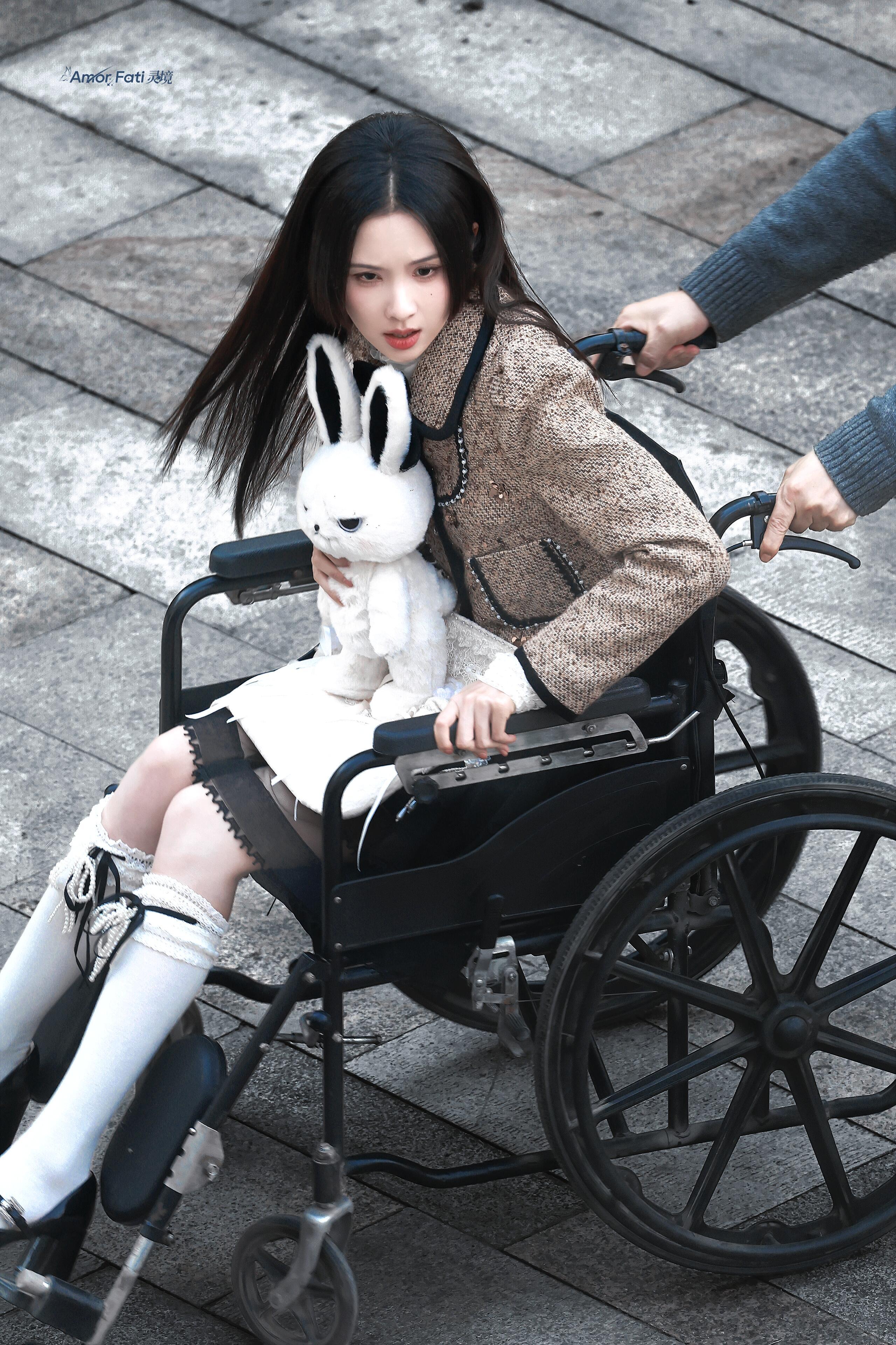陈都灵🐰杨洋陈都灵围读不知道 反正陈都灵拍什么我们看什么~[开学季]期待陈都灵