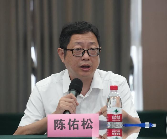 川师大最近的这场人事变动，可以说是看点十足。在自家学校扎根多年的陈佑松教授，坐上