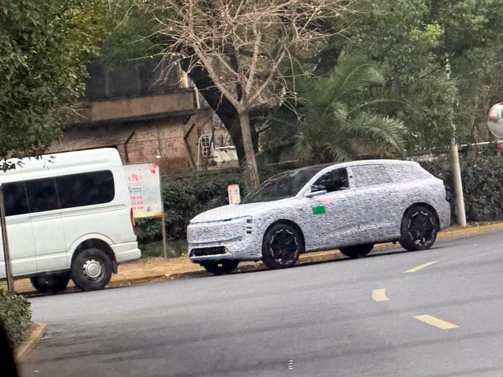 光是看这个外观，应该可以猜出来是哪款车了吧 