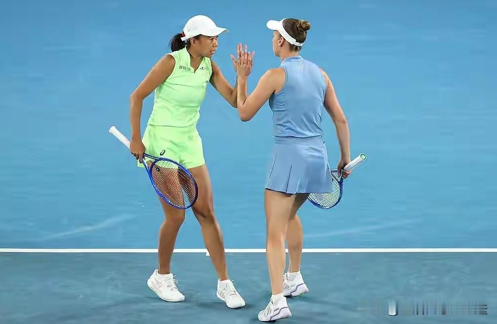 澳网决赛再现中国金花身影[玫瑰]

北京时间1月29日下午
两场女双半决赛结束争