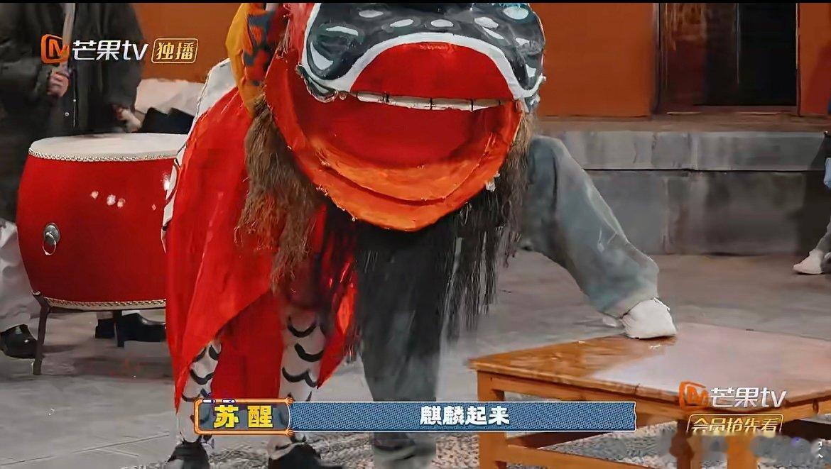 王栎鑫麒麟上身气势满分谁懂啊！王栎鑫的麒麟表演太惊艳，潇洒的身姿配上超强气场，看