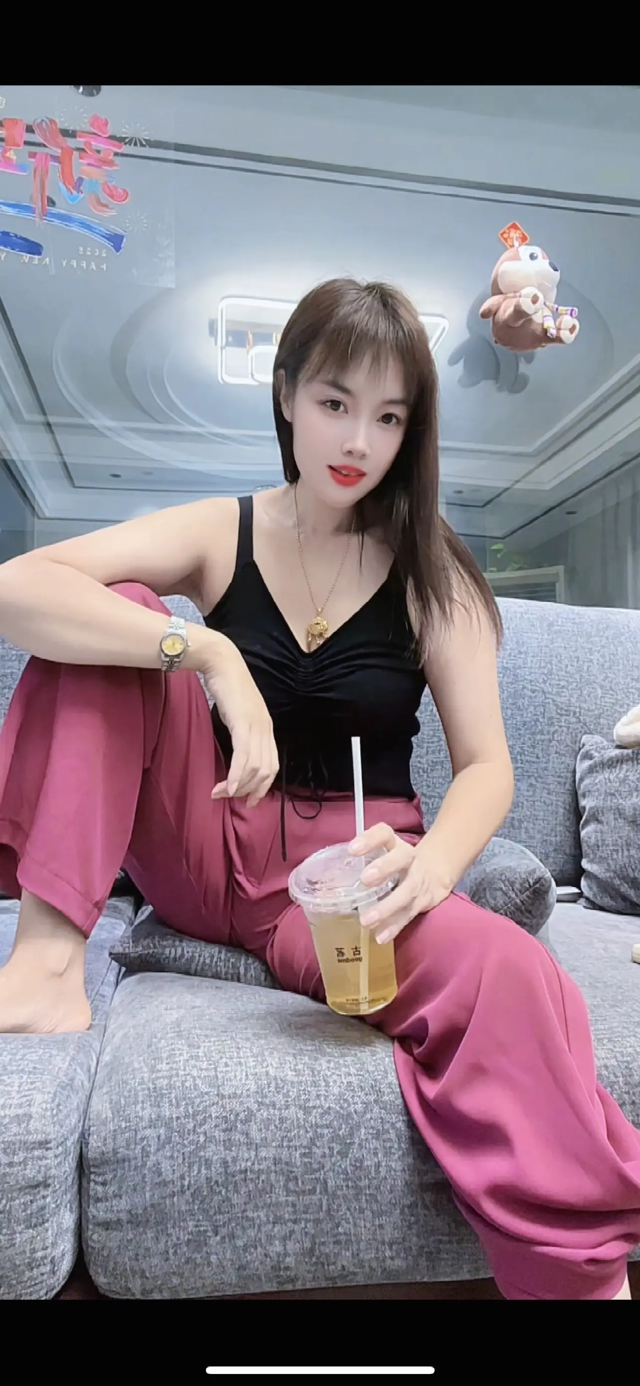 “见过世面的男人，不缺女人。见过世面的女人，不相信男人。看过世界的男人...