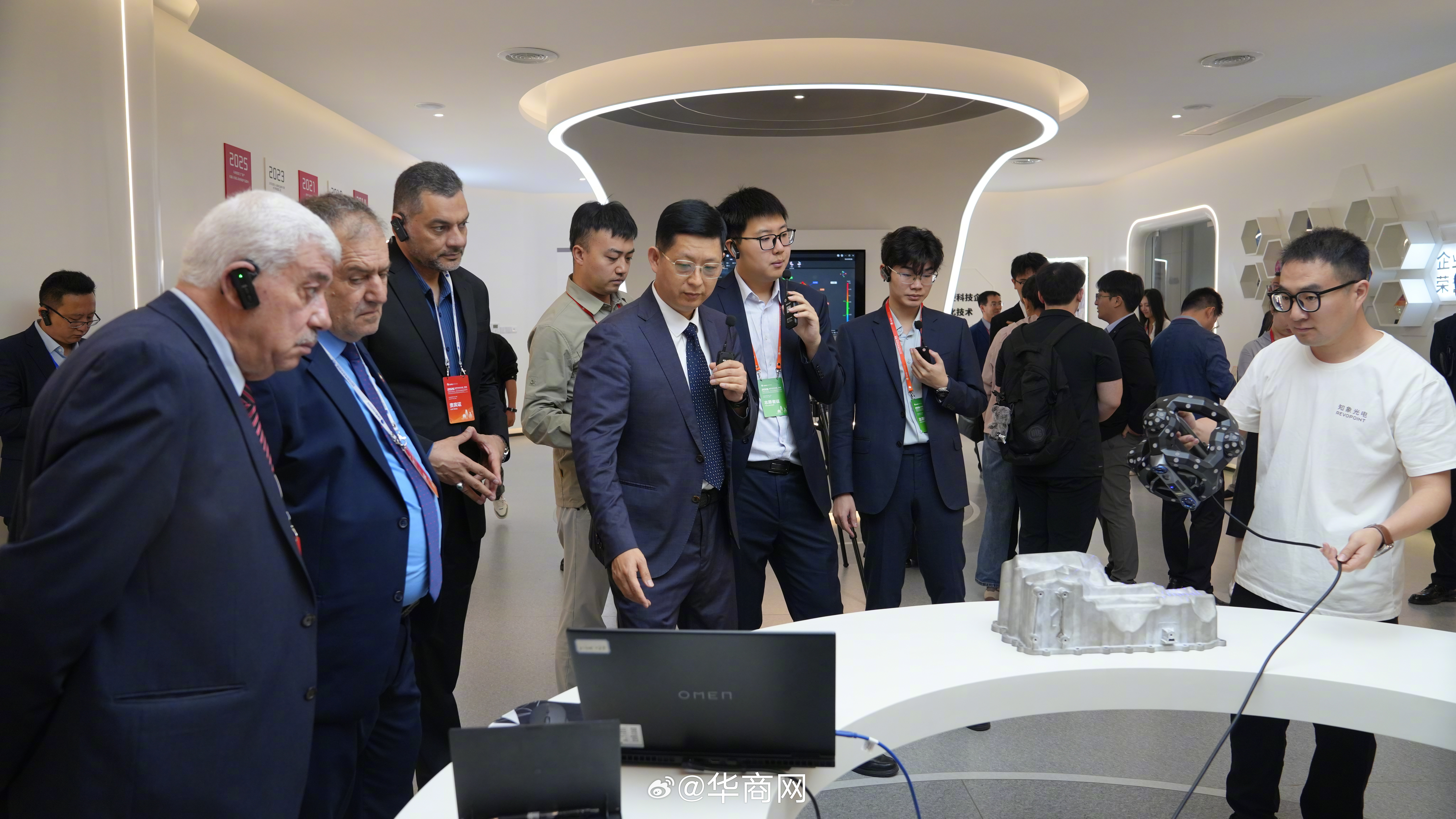 #2026世界市长对话·西安#【世界市长对话嘉宾走进光子企业 感受西安“硬科技”