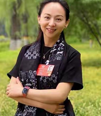 当年千手观音的聋哑人领舞，被富商苦追8年，如今她成了这副摸样
娱乐