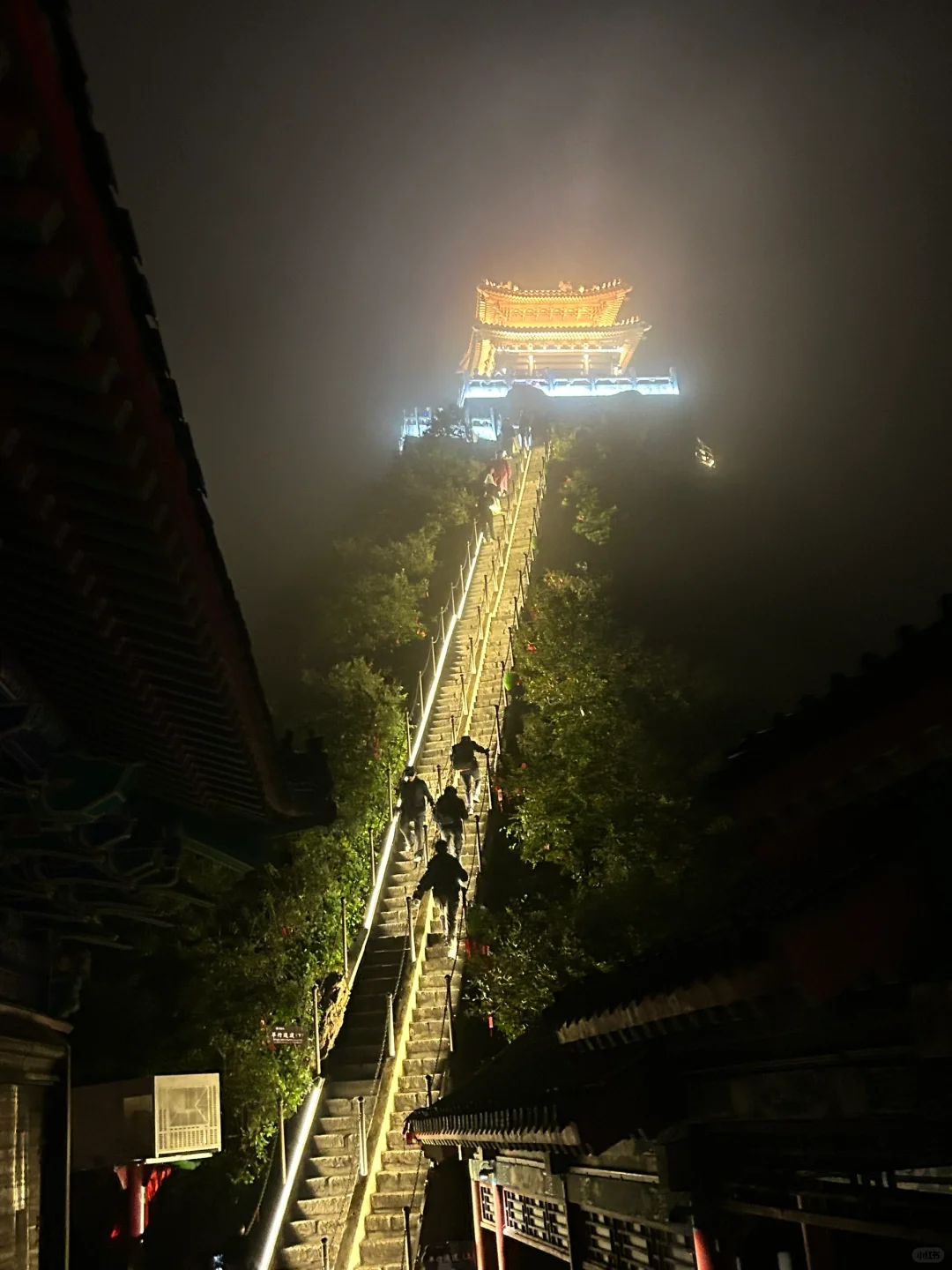 夜爬老君山冷不冷？穿什么？