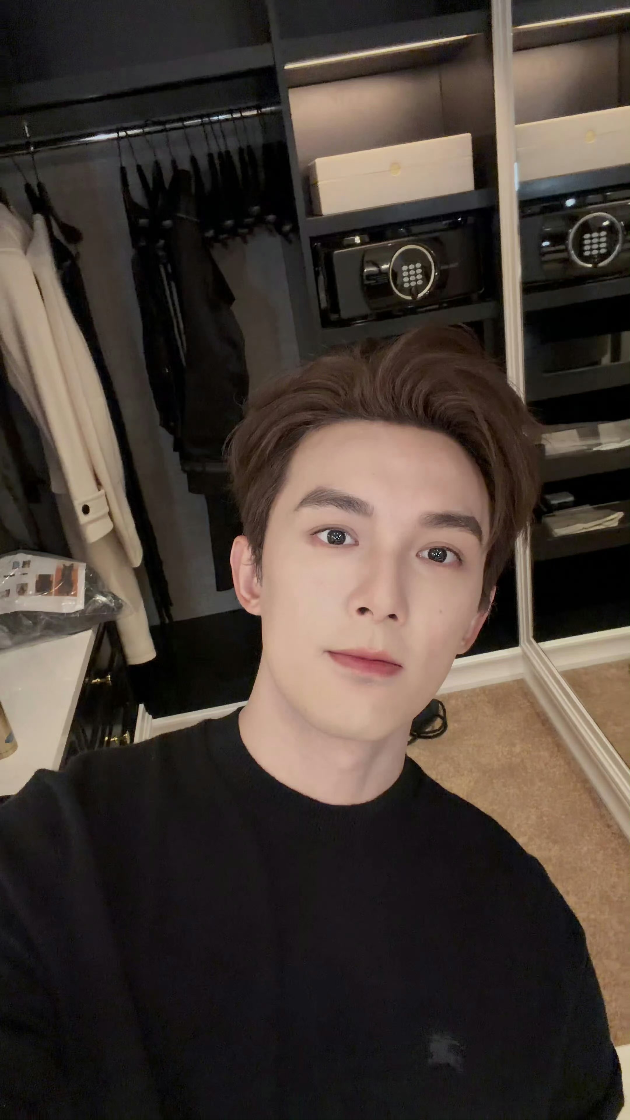 吴磊中秋发图，好生活好男大，多么优质一男明星[酷] ​​​