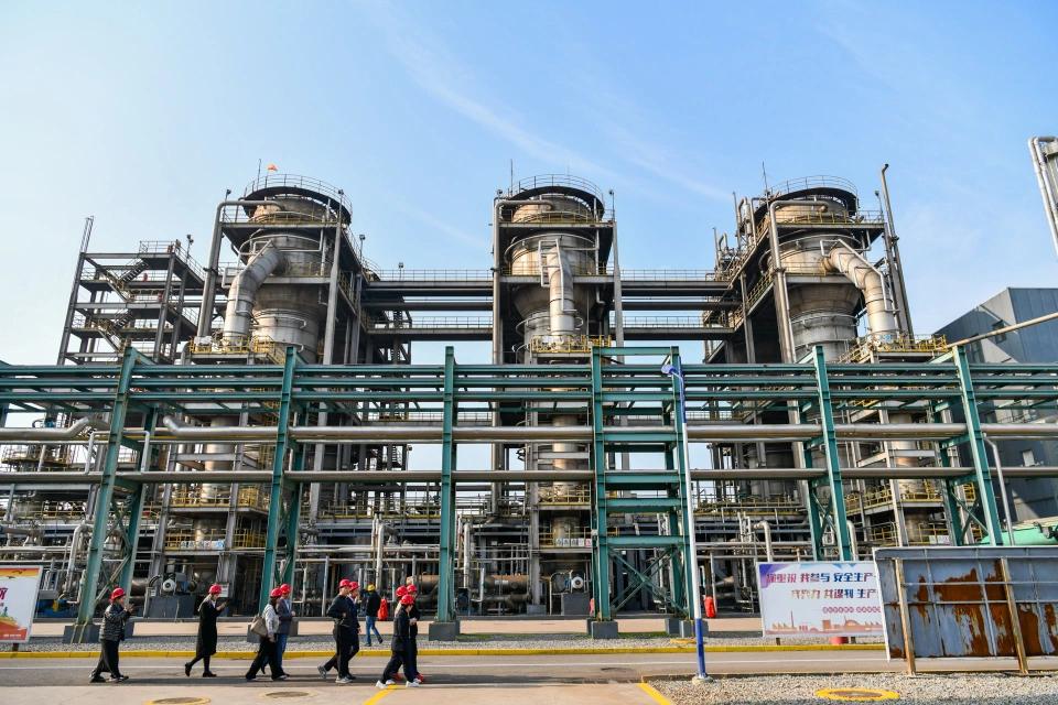 工业尾气变饲料：首钢朗泽跑通闭环，但量级与替代空间需冷静看待。首钢朗泽登陆港股，