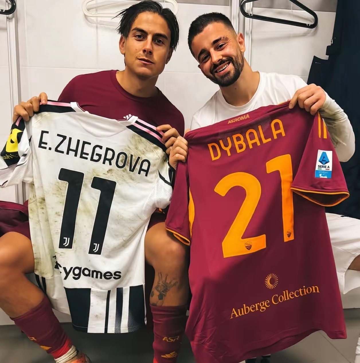 尤文图斯2-1罗马赛后，哲格罗瓦和迪巴拉交换了比赛球衣。迪巴拉被换下场时，所有尤