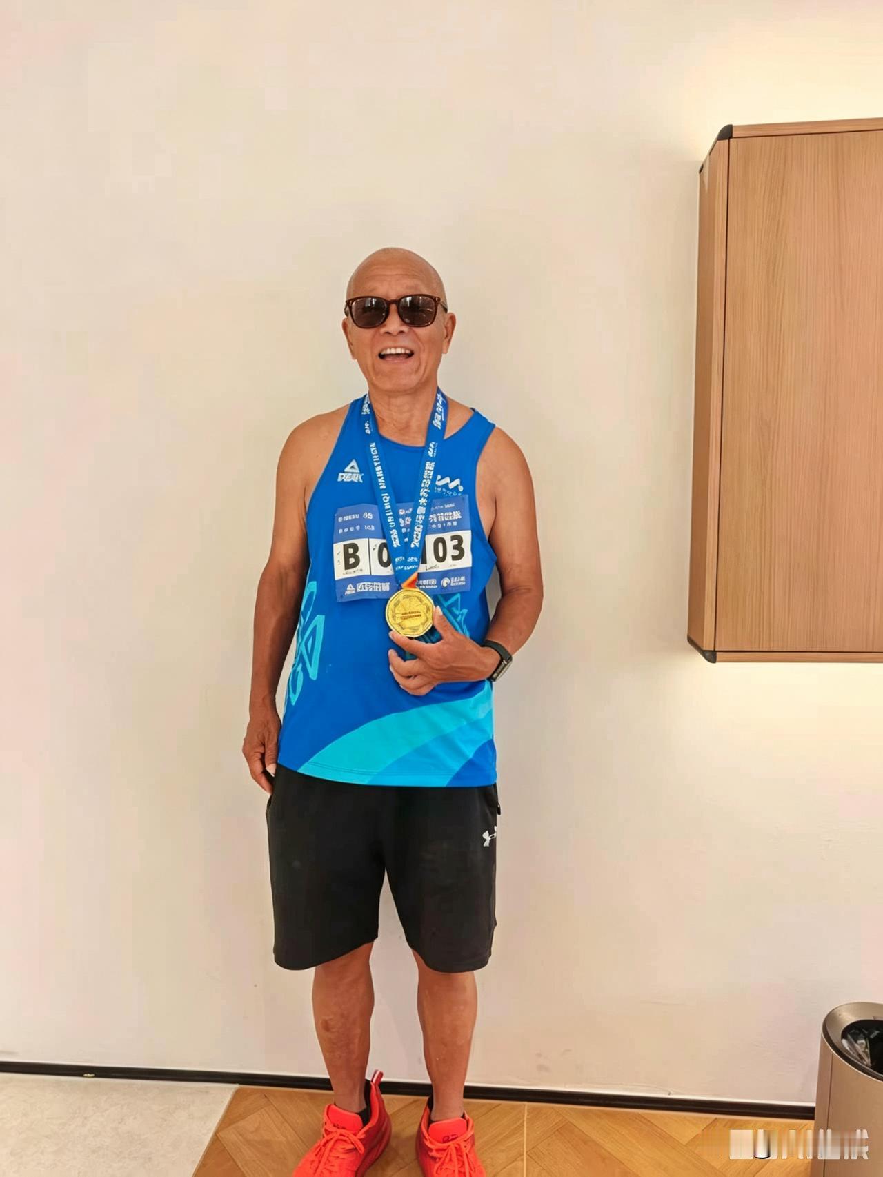 亲爱的乌鲁木齐市民，老夫有点对不起你们——
 
2026乌鲁木齐马拉松，我轻松完