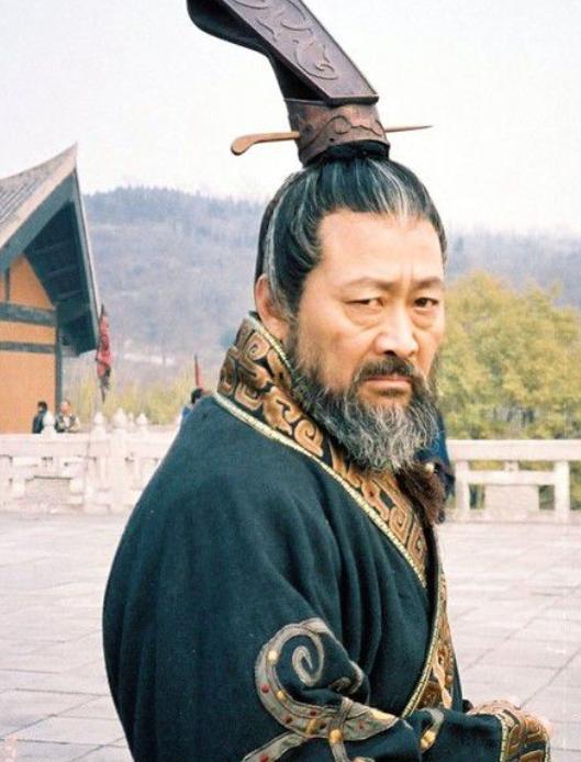 “王莽不是穿越者，是西汉最较真的‘理想主义程序员’”——他给全国写KPI、给奴隶