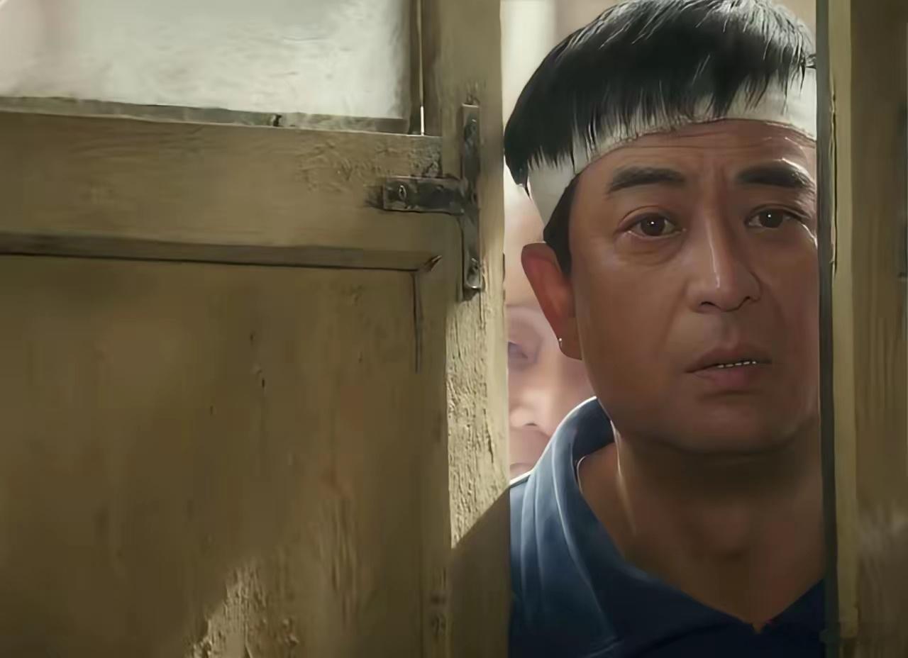 配角亦滚烫，戏台皆人生看《主角》最揪心的，从不是台上谁风华绝代、唱尽荣光，而是剧