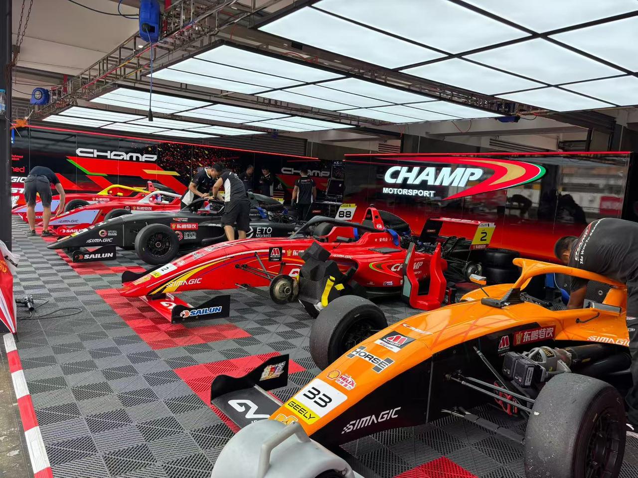 刚蹲完F1上海站的狂欢，别以为上赛场的热度就这么散了 ——2026 F4方程式中