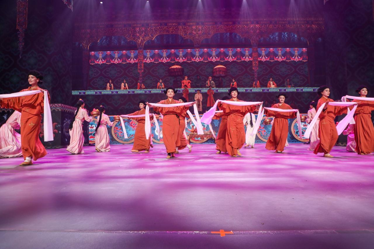 一场《缘起象雄·古格遗风》的演出，让阿里成了我心中的诗与远方，直到走出剧场，晚风