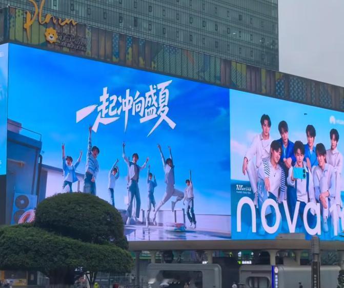 华为Pura是四字弟弟，Nova是七兄弟，这两系列女用户应该会大增吧，男用户变多