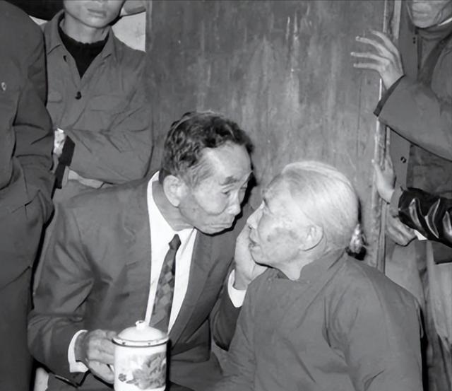 1983年，台湾老兵柳卓寿以旅游为借口，从台湾前往美国、日本等国，最终回到了他出