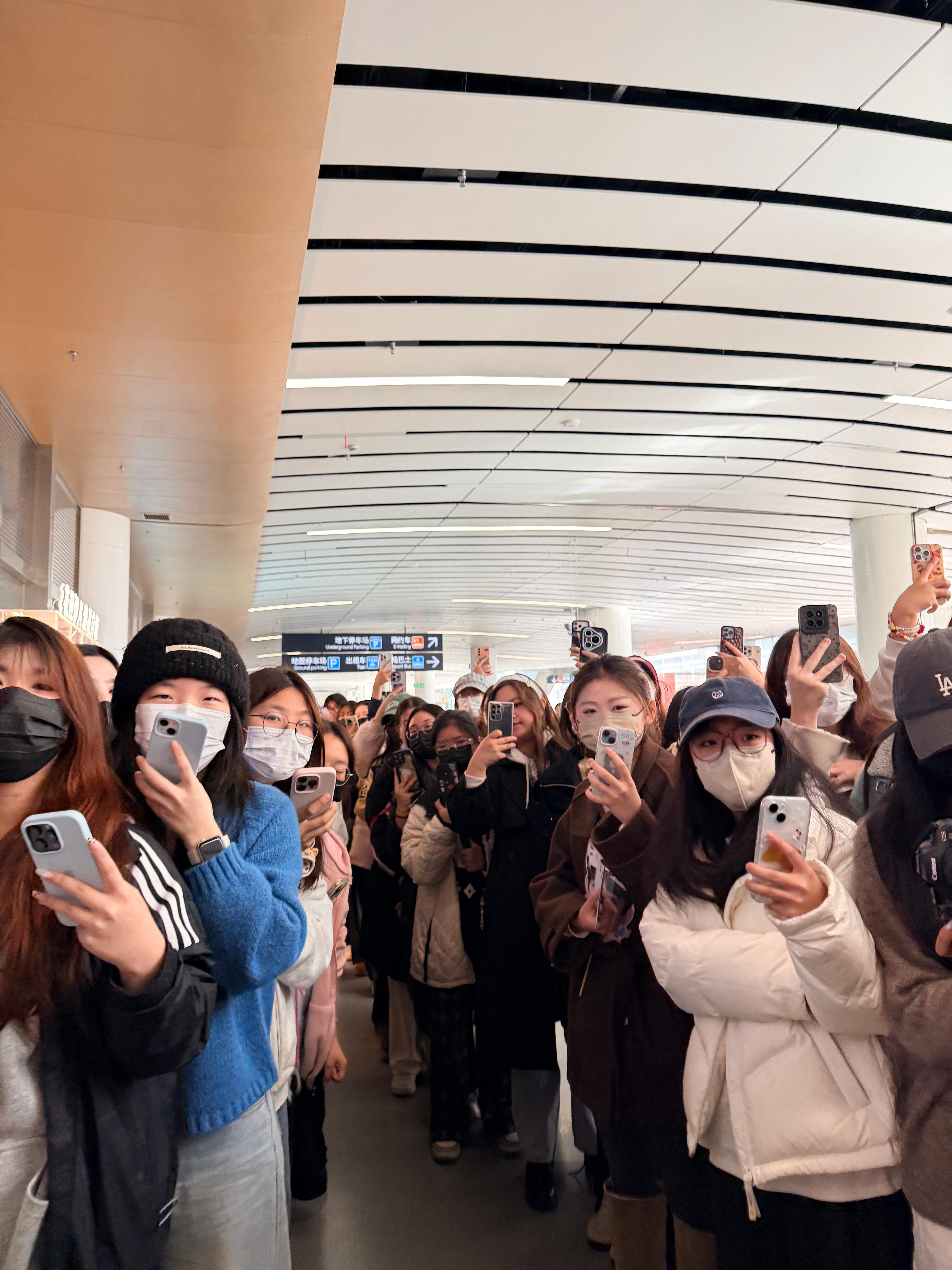 今天的接机有点特别啊