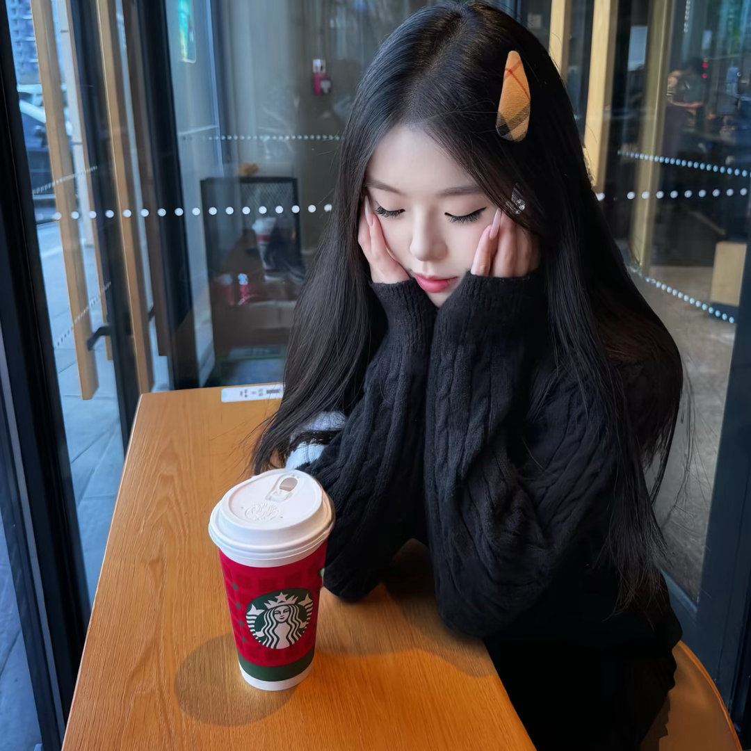 两个人不能一拜天地 倒是分别的时候谢了又谢 祝了又祝 