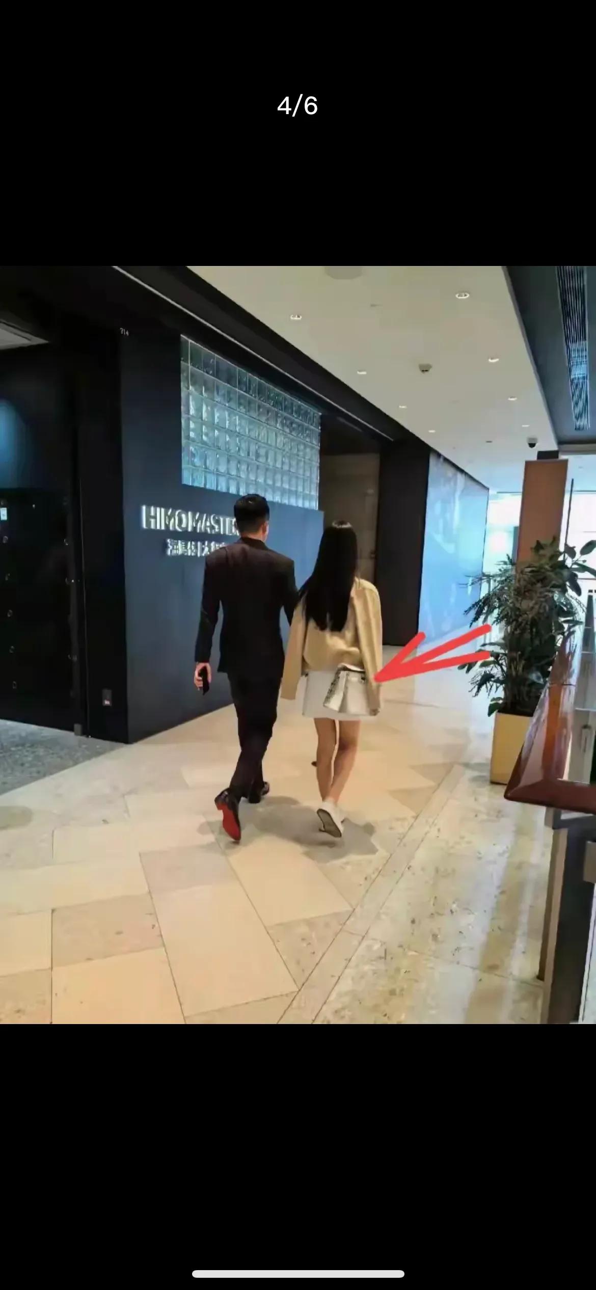 汪小菲真是凯子本凯，给小梅买了最贵的爱马仕，七位数！
小梅背的包包，大家都有做贡