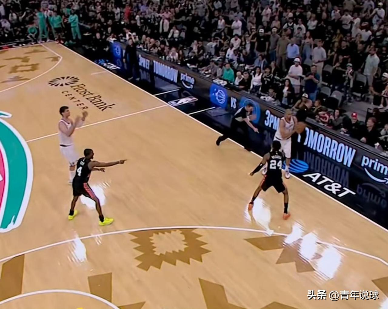 泰伦-卢气急败坏了！

第四节最后15.3秒，快船队以112-113落后1分，他