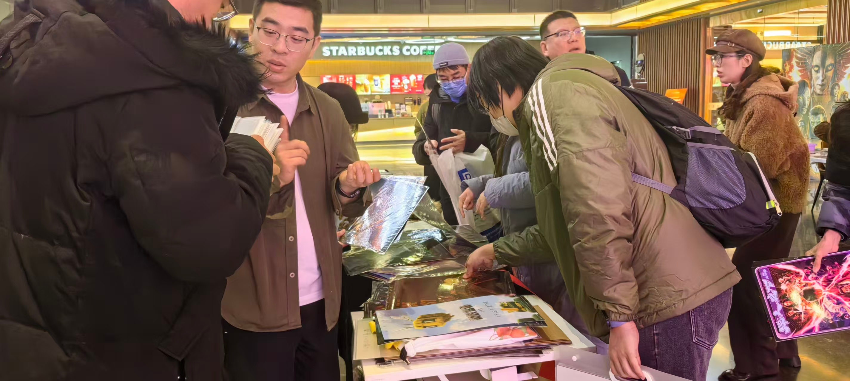 万达电影跨年市集跨年建议 来万达影城呀～跨年计划里的那场电影一定要配上影城的节日