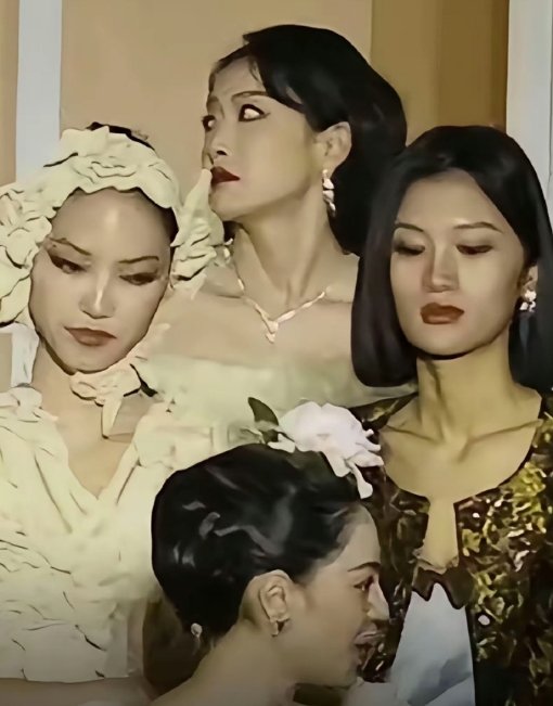 超模看钟楚曦的眼神两个超模看钟楚曦的眼神 ​​​两个超模看钟楚曦的眼神 ​​​