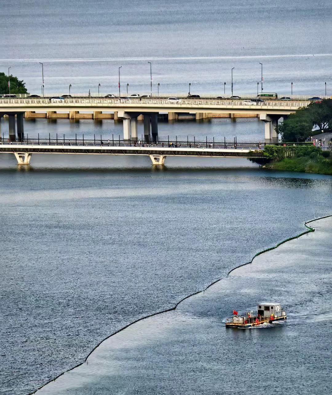 一帘疏影伴清风

2. 三杯淡酒话平生

3. 满庭花露映繁星

4. 一曲清笛