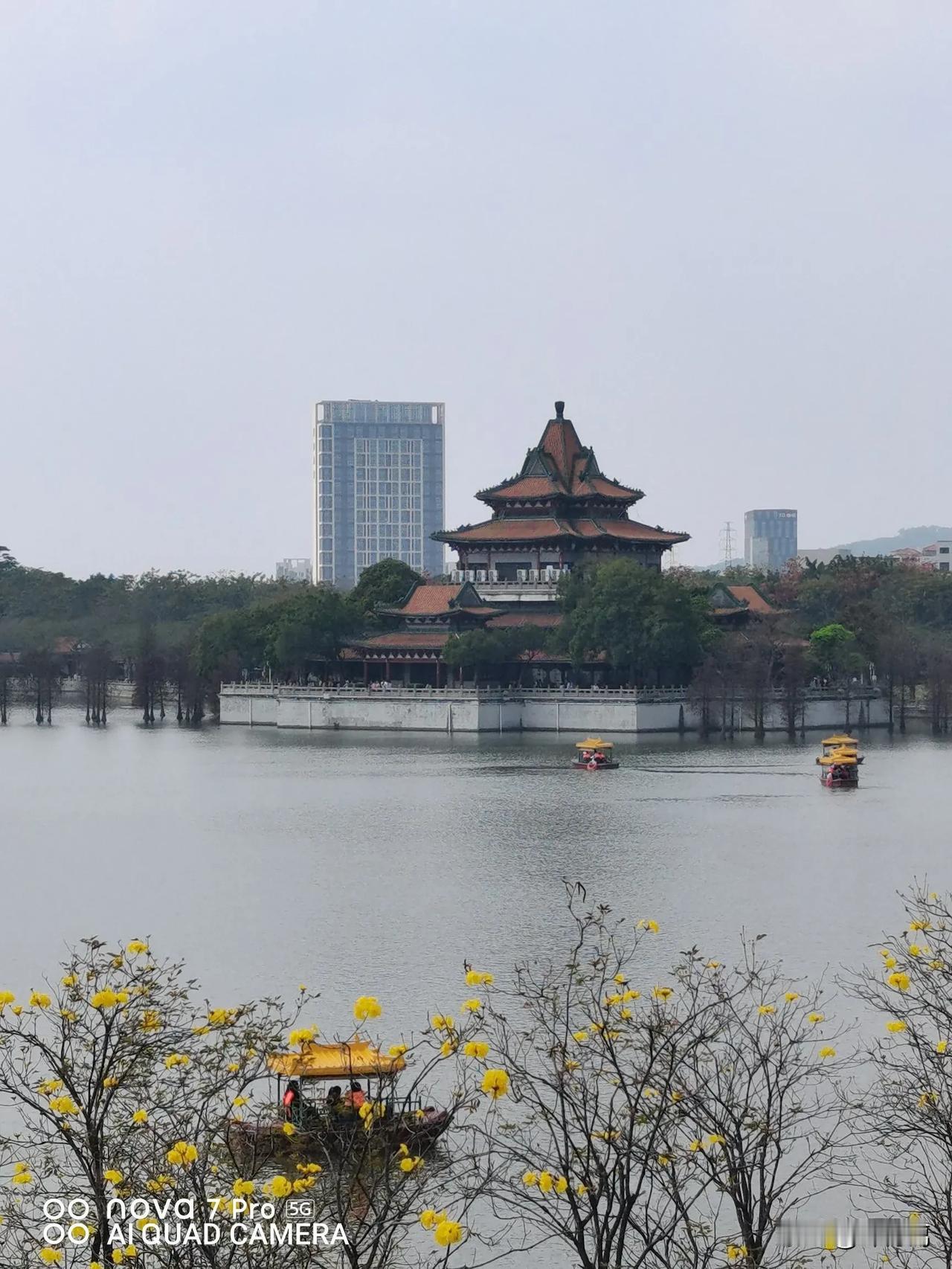 业障减少，如排毒:

1、以前噩梦多，现在梦境转好
如梦里阳光明媚；从险途到平坦